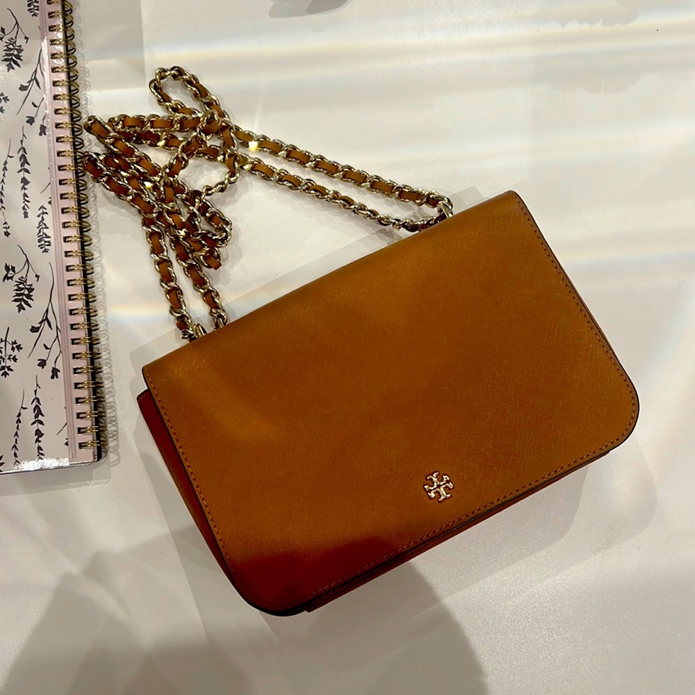 Cognac Tory Burch shoulder and crossbody bag.